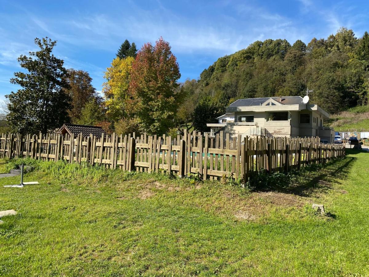 Les Lodges Du Lac Saint-Alban-de-Montbel Eksteriør bilde