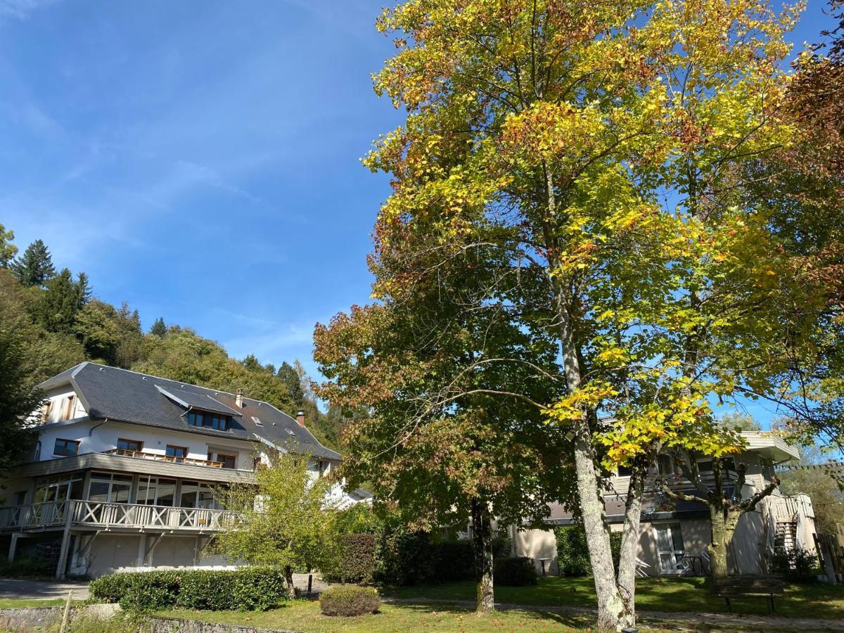 Les Lodges Du Lac Saint-Alban-de-Montbel Eksteriør bilde