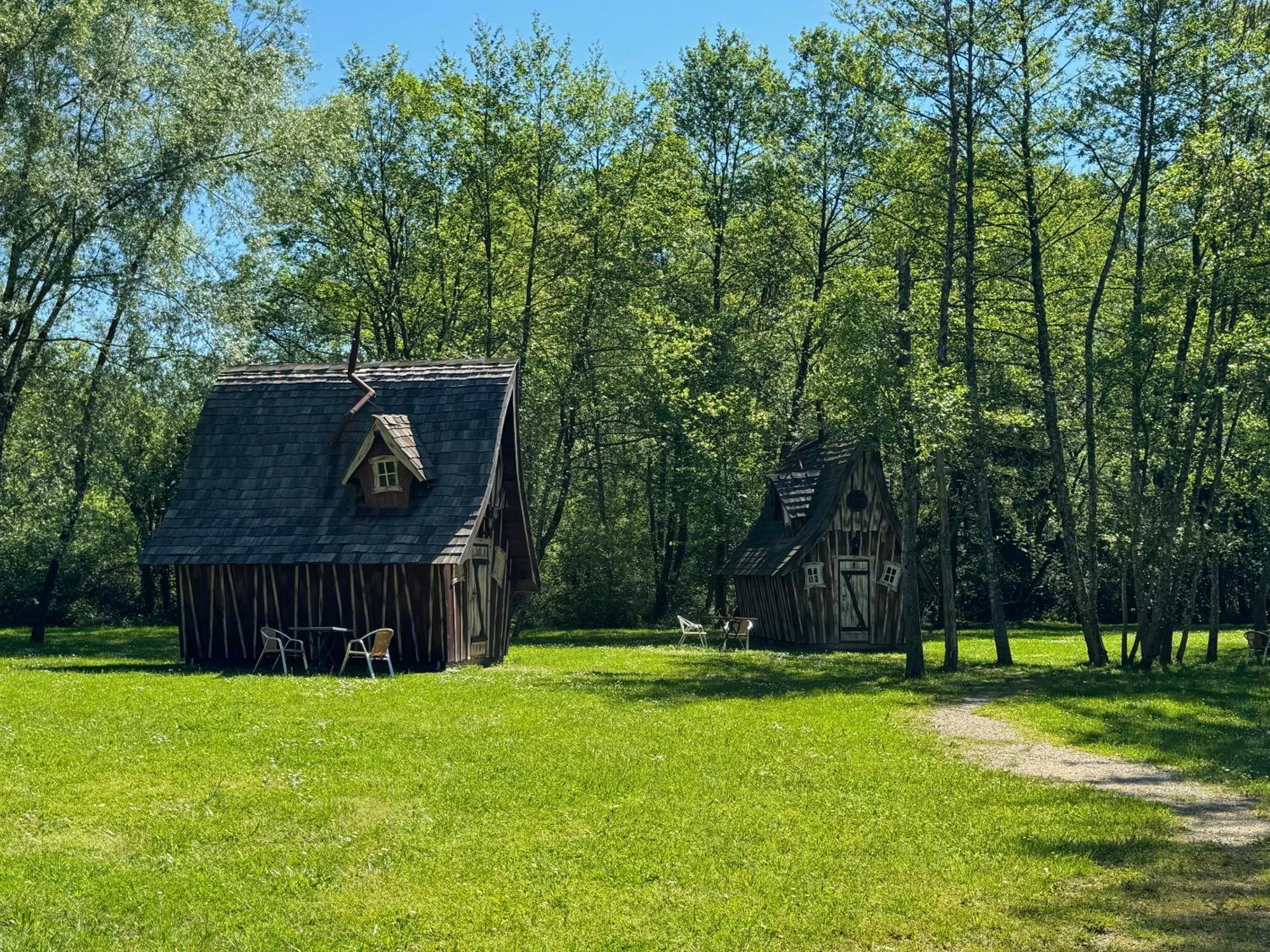 Les Lodges Du Lac Saint-Alban-de-Montbel Eksteriør bilde