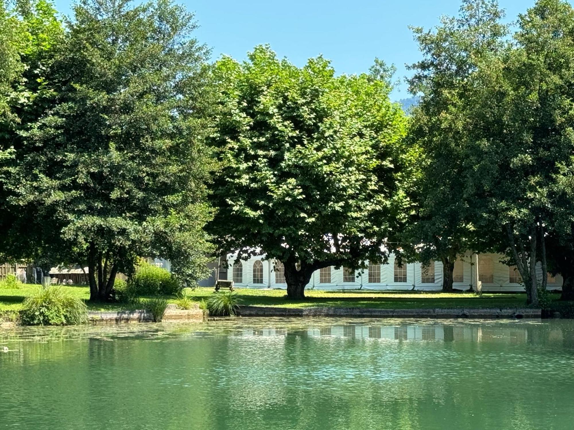 Les Lodges Du Lac Saint-Alban-de-Montbel Eksteriør bilde