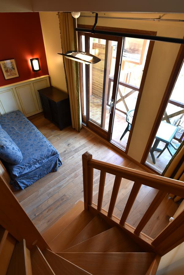 Les Lodges Du Lac Saint-Alban-de-Montbel Rom bilde