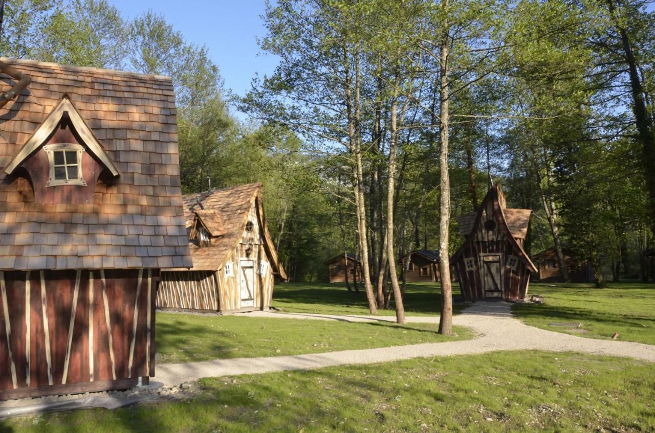 Les Lodges Du Lac Saint-Alban-de-Montbel Eksteriør bilde