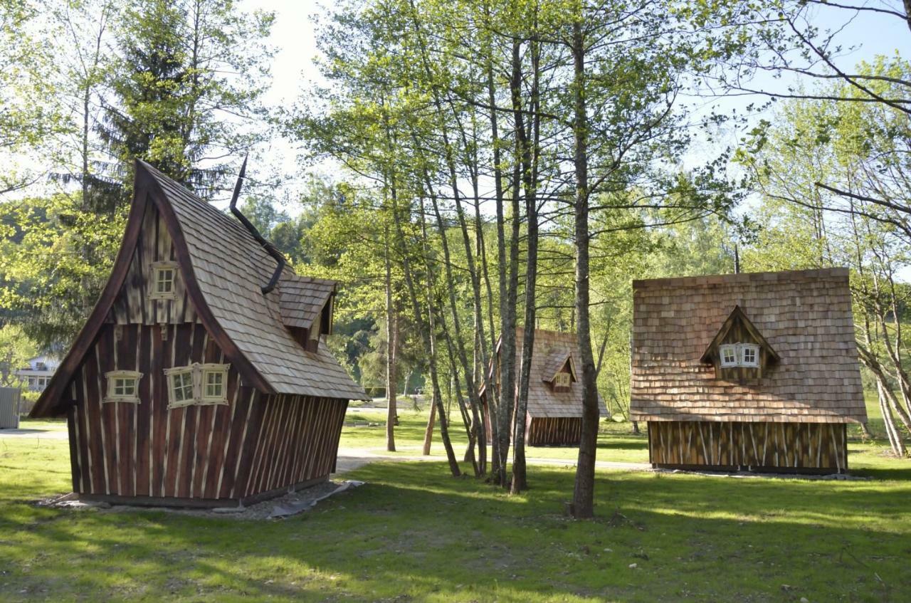 Les Lodges Du Lac Saint-Alban-de-Montbel Eksteriør bilde