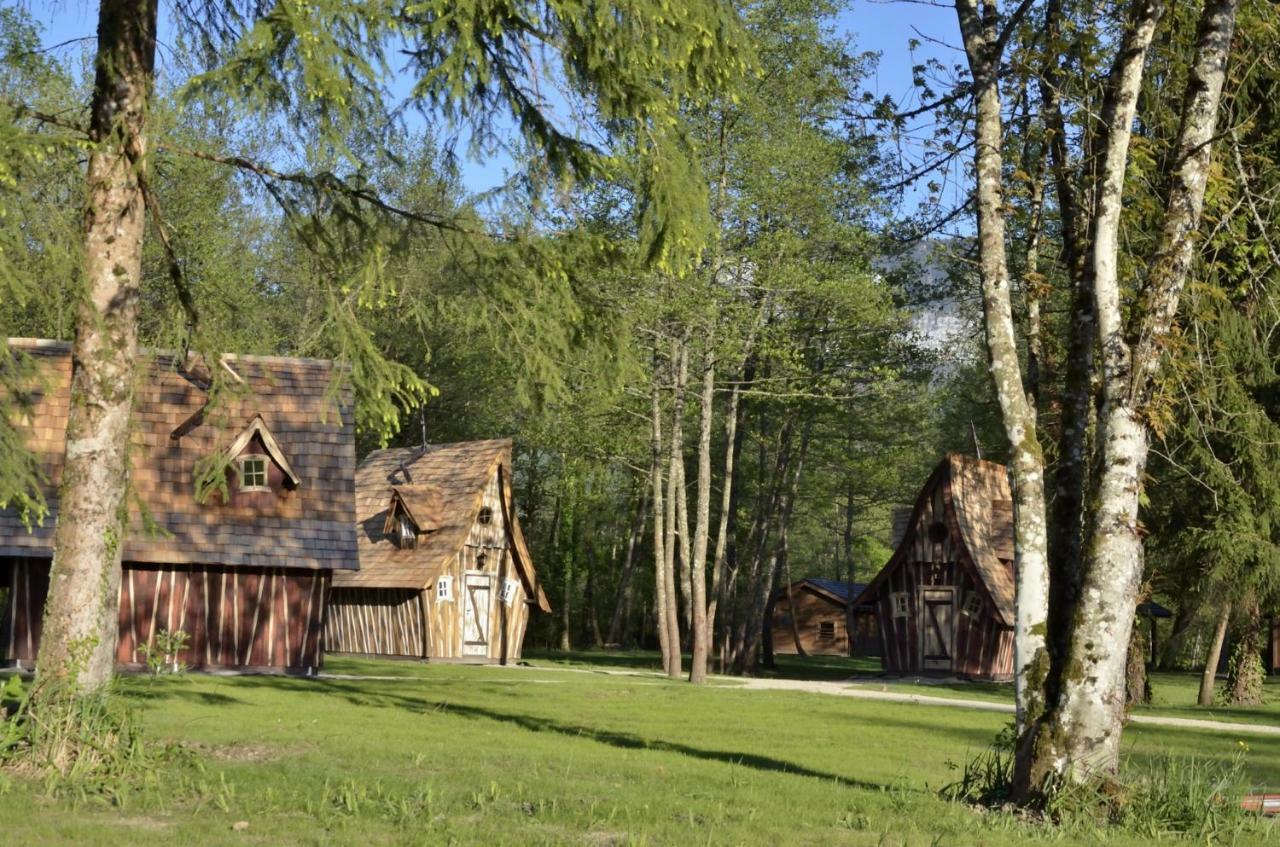 Les Lodges Du Lac Saint-Alban-de-Montbel Eksteriør bilde