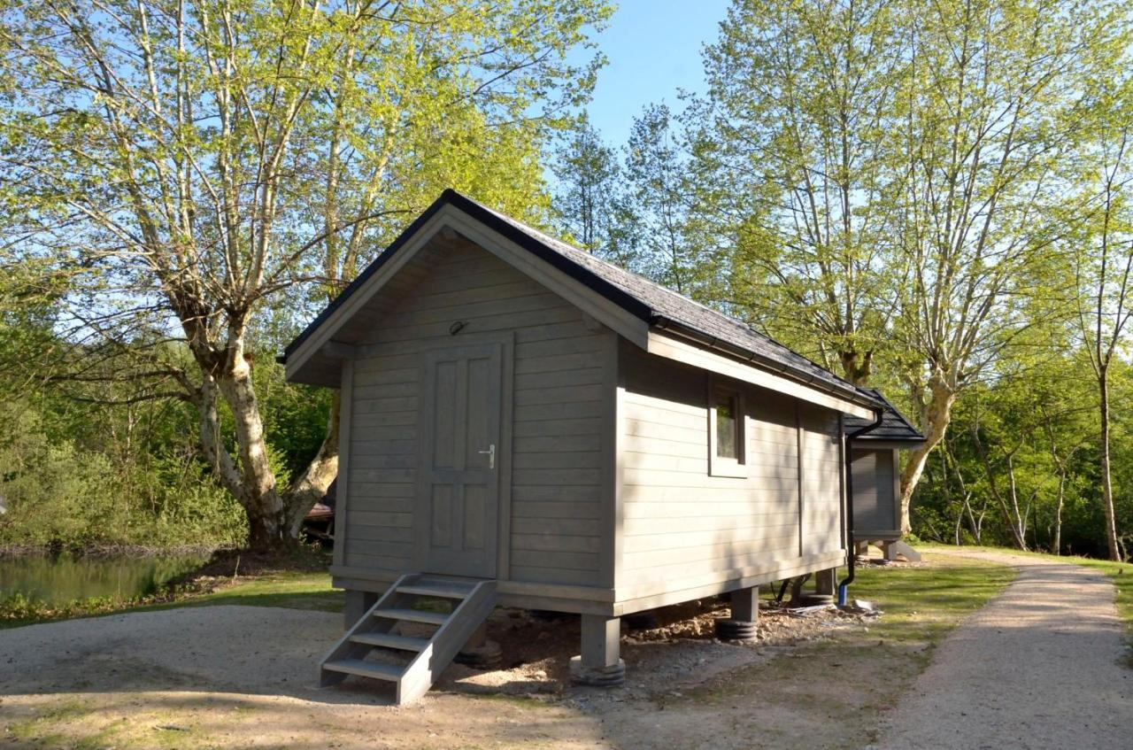Les Lodges Du Lac Saint-Alban-de-Montbel Eksteriør bilde