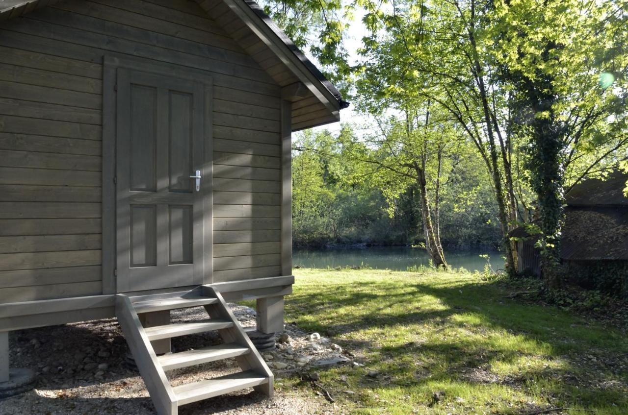 Les Lodges Du Lac Saint-Alban-de-Montbel Eksteriør bilde