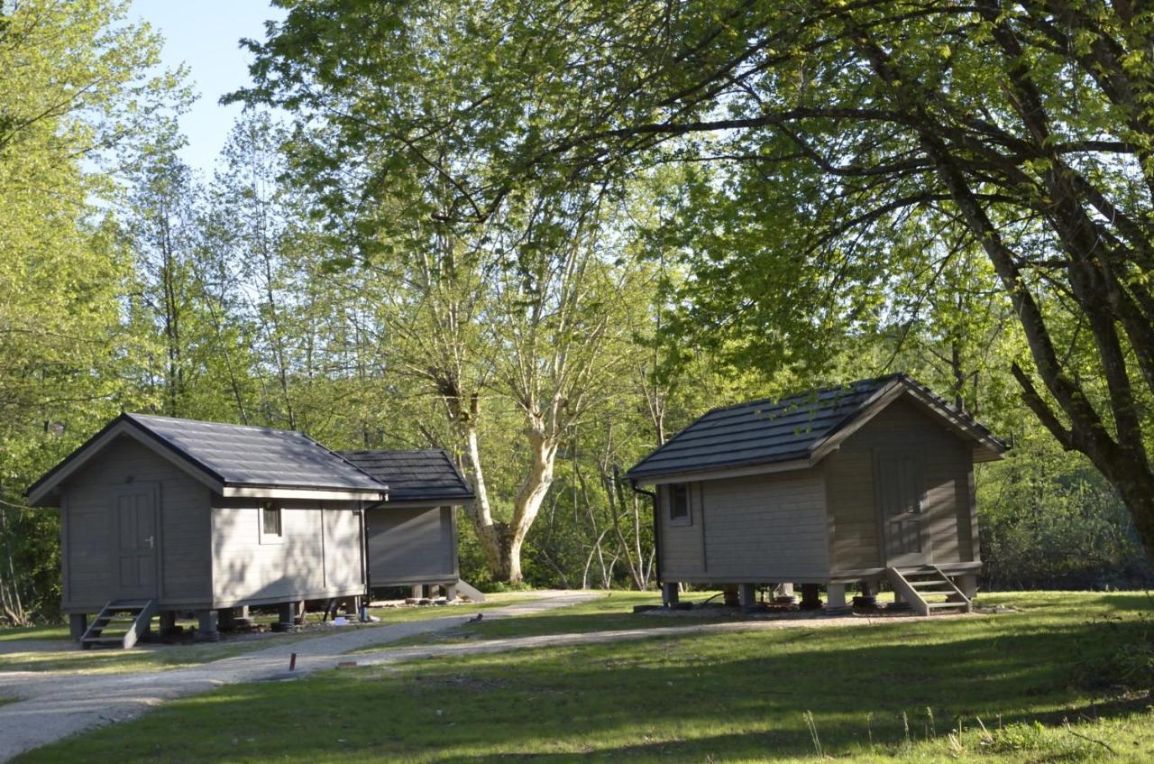 Les Lodges Du Lac Saint-Alban-de-Montbel Eksteriør bilde
