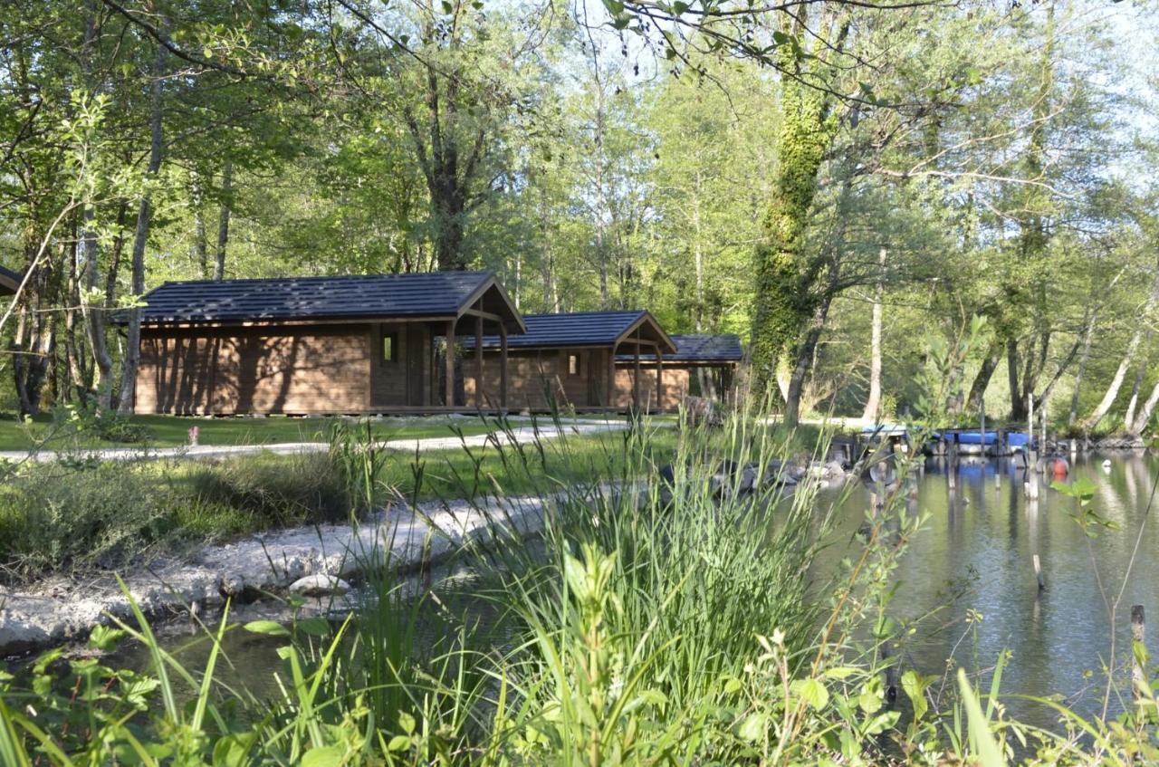 Les Lodges Du Lac Saint-Alban-de-Montbel Eksteriør bilde