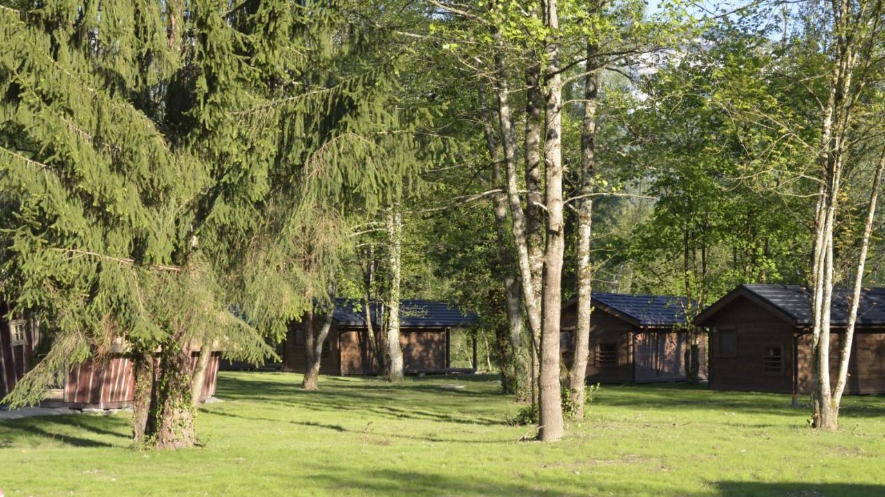 Les Lodges Du Lac Saint-Alban-de-Montbel Eksteriør bilde