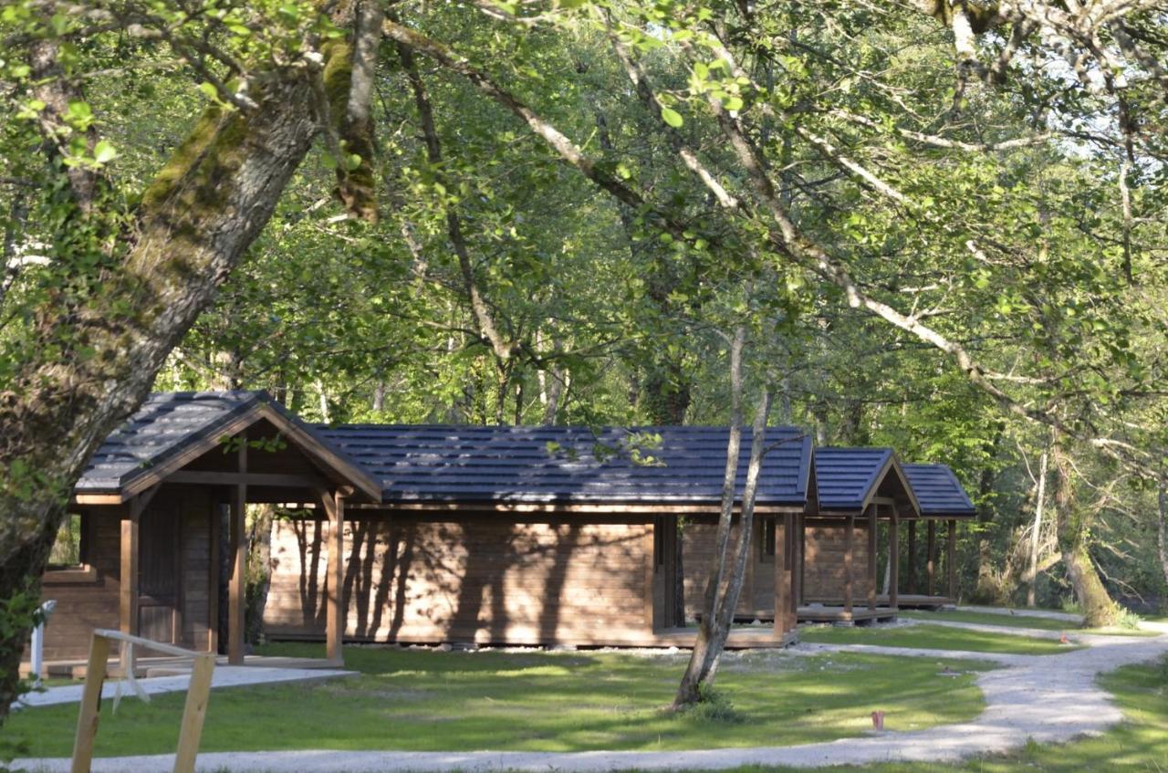 Les Lodges Du Lac Saint-Alban-de-Montbel Eksteriør bilde