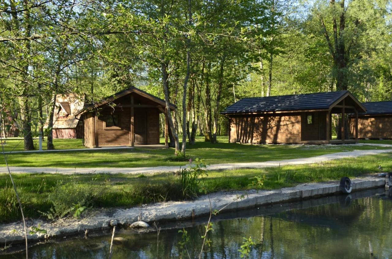 Les Lodges Du Lac Saint-Alban-de-Montbel Eksteriør bilde